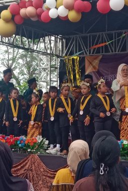 Momen Kenaikan Kelas SDN BATU JAYA VI Jadi Sorotan, dan Pertanyakan Sejumlah Pungutan Biaya